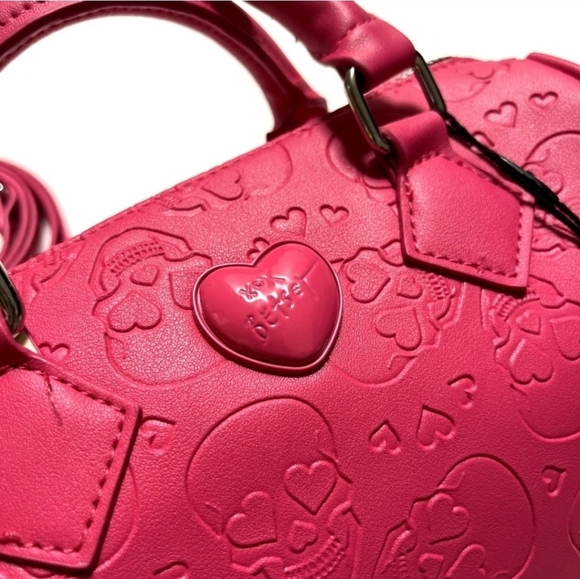 NWT Original BETSEY JOHNSON Embossed Skull Barrel Satchel Crossbody Bag Pink - Picture 3 of 4